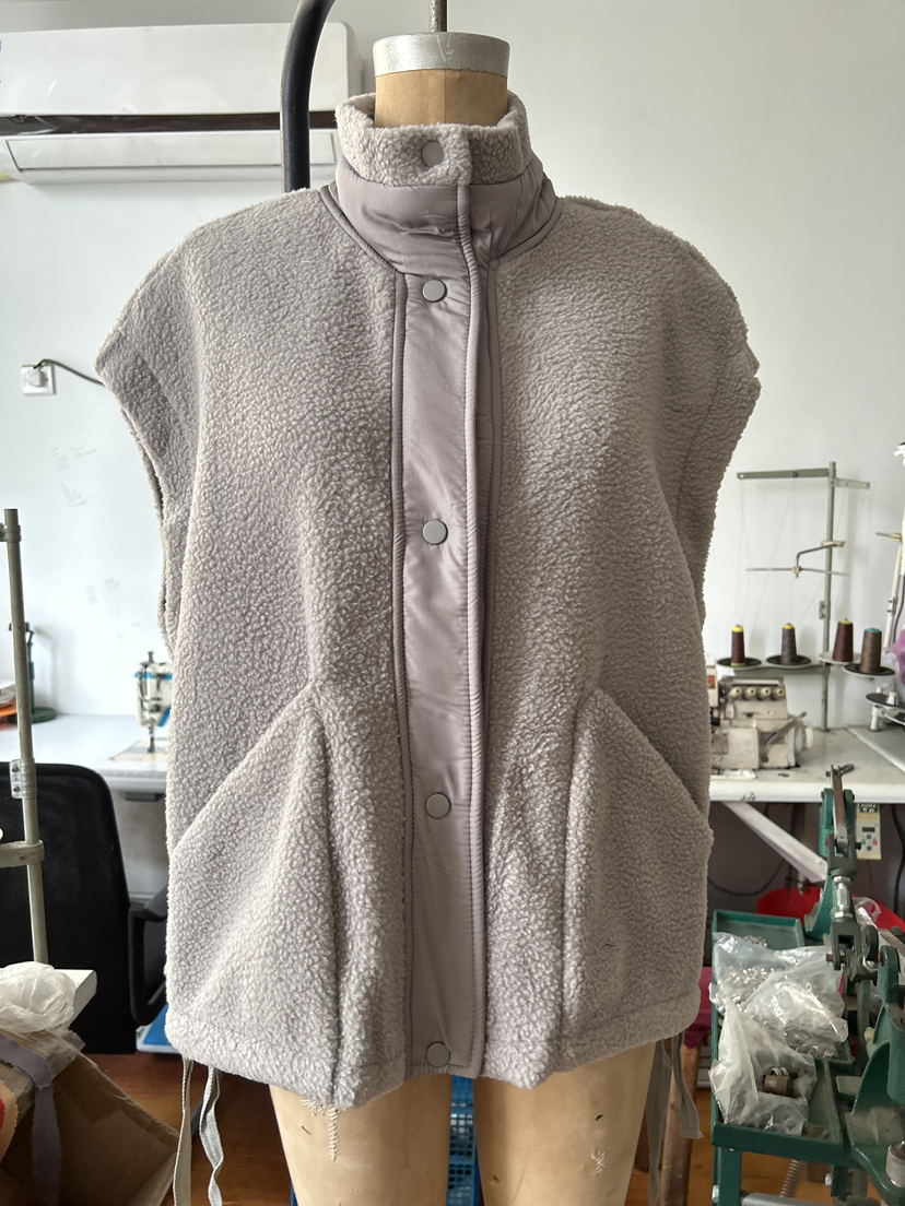 PREORDER: RERUN; Wrenlee Fleece Vest 10.13.25 osym